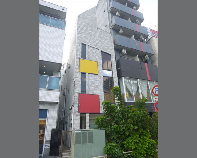 神奈川県横浜市K区内オフィスビルの外壁等修繕工事を施工いたしました。 （写真は施工後）